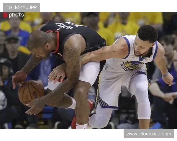 戈登对抗查洛巴摔出底线VAR介入未判引发赛场争议判罚焦点